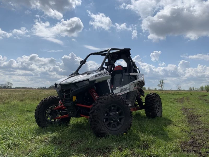 RZR RS1 na łące
